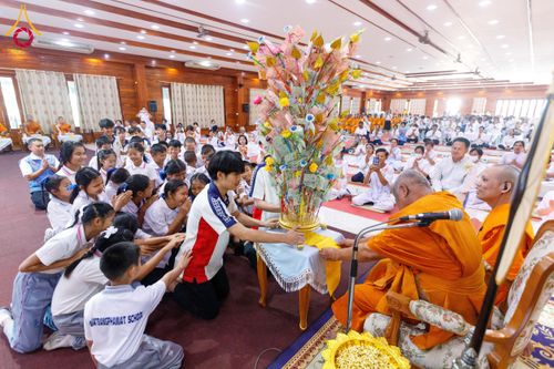 ภาพ No.200112:พิธีทอดผ้าป่าทำนุบำรุงศาสนสถาน ณ วัดบางไผ่นารถ ตำบลบางไทรป่า อำเภอบางเลน จังหวัดนครปฐม ในโครงการธรรมยาตรา กตัญญูบูชา มหาปูชนียาจารย์ พระมงคลเทพมุนี(สด จนฺทสโร) พระผู้ปราบมาร อนุสรณ์สถาน 7 แห่ง ปีที่ 13 วันที่ 22 มกราคม พ.ศ. 2568