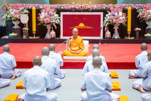 ภาพ No.159789:พิธีตัดปอยผมปลงผมนาคธรรมทายาท, พิธีบรรพชาอุปสมบทหมู่ โครงการอุปสมบทหมู่บูชาธรรม 140 ปี พระมงคลเทพมุนี (สด จนฺทสโร) ณ โบสถ์พระไตรปิฏก วัดพระธรรมกาย วันเสาร์ที่ 5 ตุลาคม พ.ศ. 2567