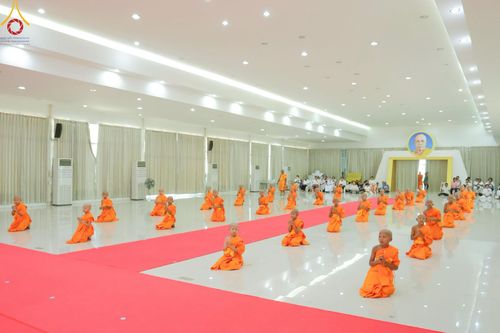 ภาพ No.216275:วันเสาร์ที่ 5 เมษายน พ.ศ. 2568 พิธีตัดปอยผม พิธีขอขมาผู้ปกครอง พิธีขอขมามอบผ้าไตร พิธีบรรพชา พิธีถวายบาตรสามเณร ณ ศูนย์ปฏิบัติธรรมและศูนย์อบรมเยาวชนเพชรบุรี ต.ท่าแลง อ.ท่ายาง จ.เพชรบุรี