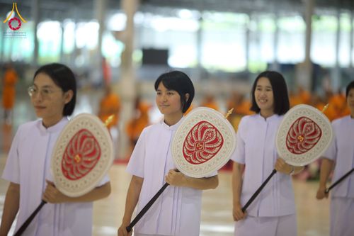 ภาพ No.237528:วันอาทิตย์ที่ 10 สิงหาคม พ.ศ.2568 พิธีมอบใบประกาศเกียรติคุณ โครงการสอบบาลี "ฉลองแชมป์" บูชาธรรม 80 ปี หลวงพ่อธัมมชโย ประจำปี 2568 และ พิธีมอบดวงแก้วสามเณรทรงบาลีไวยากรณ์ ณ สภาธรรมกายสากล วัดพระธรรมกาย ปทุมธานี