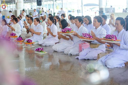 ภาพ No.167580:พิธีตักบาตรและพิธีบูชาข้าวพระ ในวันอาทิตย์ที่ 3 พฤศจิกายน พ.ศ. 2567 ณ วัดพระธรรมกาย