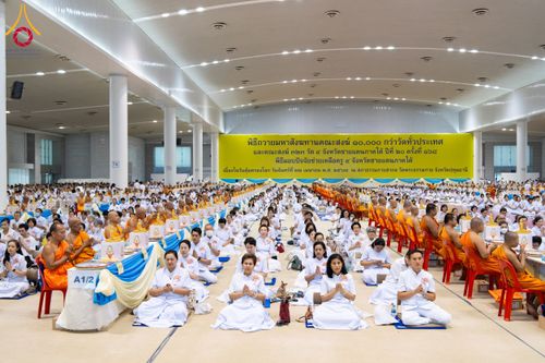 ภาพ No.60033:พิธีเจริญพระพุทธมนต์ "ฉลองอายุวัฒนมงคล 80 ปี หลวงพ่อธัมมชโย" พิธีถวายไทยธรรม คณะสงฆ์ 10,000 กว่าวัดทั่วประเทศ ในวันคุ้มครองโลก วันจันทร์ที่ 22 เมษายน พ.ศ. 2567 ณ สภาธรรมกายสากล วัดพระธรรมกาย จ.ปทุมธานี