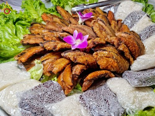 ภาพ No.202771:พิธีถวายภัตตาหารเป็นสังฆทาน แด่พระธรรมยาตรา ณ วัดพระธรรมกาย ตำบลคลองสาม อำเภอคลองหลวง จังหวัดปทุมธานี ในโครงการธรรมยาตรา กตัญญูบูชา มหาปูชนียาจารย์ พระมงคลเทพมุนี(สด จนฺทสโร) พระผู้ปราบมาร อนุสรณ์สถาน 7 แห่ง ปีที่ 13 วันที่ 28 มกราคม พ.ศ. 2568