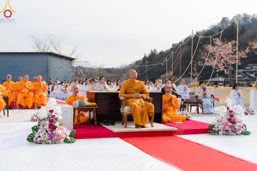 ภาพ No.132264:พิธีประดิษฐานยอดอุโบสถ บูชาธรรม 80 ปี หลวงพ่อธัมมชโย ณ วัดพระธรรมกายโทชิหงิ ประเทศญี่ปุ่น วันอาทิตย์ที่ 24 มีนาคม พ.ศ. 2567