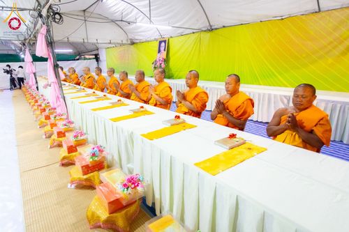 ภาพ No.198412:พิธีถวายภัตตาหารเป็นสังฆทาน แด่พระธรรมยาตรา ณ อนุสรณ์สถานบางปลา วัดบางปลา อำเภอบางเลน จังหวัดนครปฐม ในโครงการธรรมยาตรา กตัญญูบูชา มหาปูชนียาจารย์ พระมงคลเทพมุนี(สด จนฺทสโร) พระผู้ปราบมาร อนุสรณ์สถาน 7 แห่ง ปีที่ 13 วันที่ 20 มกราคม พ.ศ. 2568