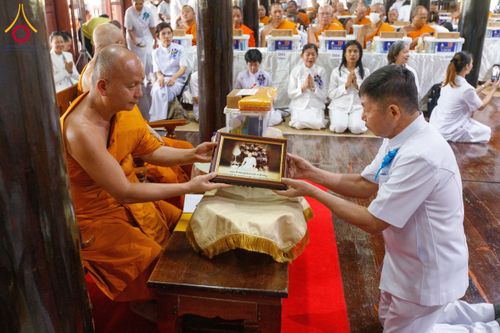 ภาพ No.202234:พิธีเจริญพระพุทธมนต์ ปฏิบัติธรรม มอบทุนการศึกษา ถวายสังฆทาน 108 วัด เพื่อถวายเป็นพุทธบูชา และขับเคลื่อนโครงการหมู่บ้านรักษาศีล 5 โดยคณะสงฆ์จังหวัดนครปฐม คณะศิษยานุศิษย์วัดพระธรรมกาย โครงการธรรมยาตรา ปีที่ 13 ณ วัดบางปลา อำเภอบางเลน จังหวัดนครปฐม