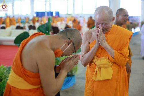 ภาพ No.85451:พิธีถวายมหาสังฆทานคณะสงฆ์ 2000 กว่าวัดทั่วประเทศปีที่ 23, พิธีถวายไทยธรรมคณะสงฆ์ 323 วัด 4 จังหวัดชายแดนภาคใต้, พิธีมอบปัจจัยช่วยเหลือครู 4 จังหวัดชายแดนภาคใต้ ณ สภาธรรมกายสากล วัดพระธรรมกาย ในวันสมาธิโลก อาทิตย์ที่ 6 สิงหาคม พ.ศ. 2566