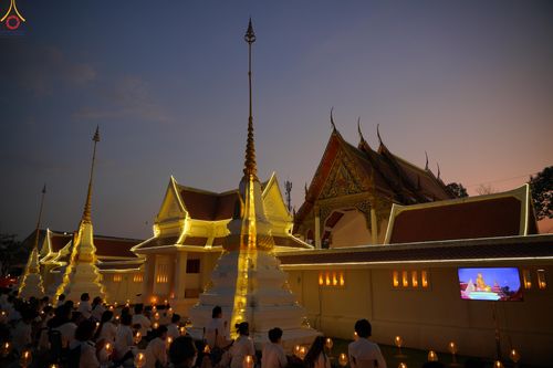 ภาพ No.297158:วันที่ 17 มกราคม พ.ศ. 2569 พิธีจุดประทีปถวายเป็นพุทธบูชา และบูชาธรรมมหาปูชนียาจารย์ (ภาพชุดที่ 2) ณ วัดโบสถ์บน ต.บางคูเวียง จ.นนทบุรี อนุสรณ์สถานลำดับที่ 4 สถานที่เกิดด้วยกายธรรม ในโครงการธรรมยาตรา กตัญญูบูชา มหาปูชนียาจารย์ พระมงคลเทพมุนี(สด จนฺทสโร) พร