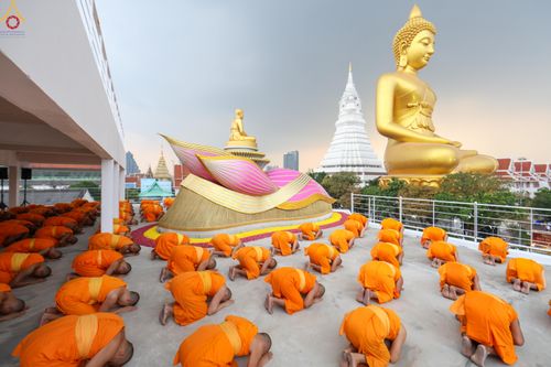 ภาพ No.300074:วันที่ 22 มกราคม พ.ศ.2569 พระธรรมยาตราปฏิบัติธรรม และถ่ายภาพหมู่ประวัติศาสตร์ ณ อาคารธรรมยาตรา กตัญญูบูชามหาปูชนียาจารย์  ตรงข้ามวัดปากน้ำภาษีเจริญ จ.กรุงเทพมหานคร ในโครงการธรรมยาตรา กตัญญูบูชา มหาปูชนียาจารย์ พระมงคลเทพมุนี(สด จนฺทสโร) พระผู้ปราบมาร อนุ