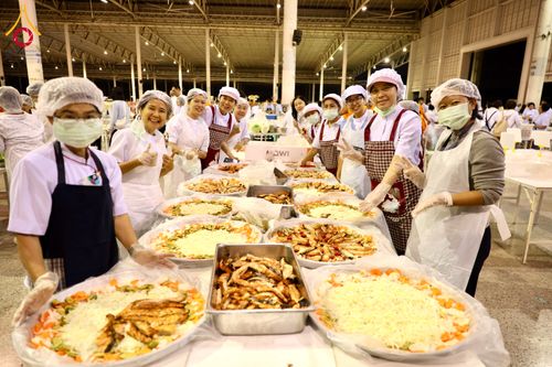 ภาพ No.287232:วันที่ 3 มกราคม พ.ศ.2569 พิธีถวายภัตตาหารเป็นสังฆทาน แด่พระธรรมยาตรา ณ วัดพระธรรมกาย  จังหวัดปทุมธานี ในโครงการธรรมยาตรา กตัญญูบูชา มหาปูชนียาจารย์ พระมงคลเทพมุนี(สด จนฺทสโร) พระผู้ปราบมาร อนุสรณ์สถาน 7 แห่ง ปีที่ 14