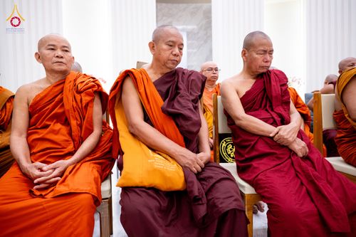 ภาพ No.325542:วันที่ 23 เมษายน พ.ศ.2569 หลวงพ่อทัตตชีโว รองเจ้าอาวาสวัดพระธรรมกาย ถวายการต้อนรับและปฏิสันถารคณะสงฆ์เมียนมาร์และเนปาล