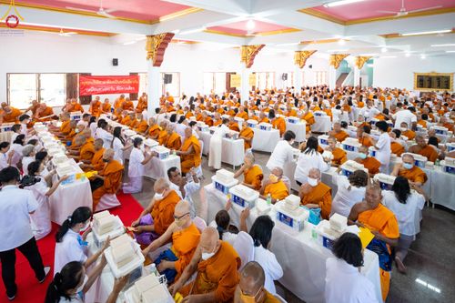 ภาพ No.83200:พิธีถวายสังฆทาน 323 วัด 4 จังหวัดชายแดนภาคใต้ ปีที่ 19 ครั้งที่ 163 พิธีมอบกองทุนหนุนแรงใจช่วยครูใต้ ปีที่ 16 ครั้งที่ 128  และพิธีทำบุญอุทิศส่วนกุศลให้ผู้วายชนม์ ในวันเสาร์ที่ 8 กรกฎาคม พ.ศ. 2566 ณ หอประชุม อาคารพระสุทธิสมณวัตรานุสรณ์   วัดมุจลินทวาปีวิ