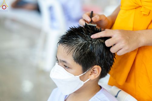 ภาพ No.78759:พิธีปลงผมนาคธรรมทายาท โครงการอบรมยุวธรรมทายาท มัชฌิมธรรมทายาท และธรรมทายาทรุ่นอุดมศึกษา ณ สภาธรรมกายสากล วัดพระธรรมกาย วันเสาร์ที่ 1 เมษายน พ.ศ. 2566