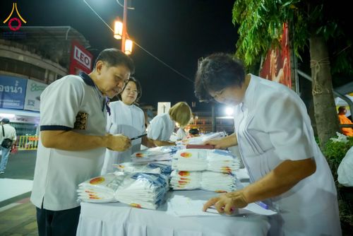 ภาพ No.313811:วันอาทิตย์ที่ 14 มีนาคม พ.ศ. 2569 ทำบุญเมืองหาดใหญ่ตักบาตรพระ 1,109 รูป เติมบุญใหญ่ หลังวิกฤตมหาอุทกภัย ณ ซุ้มประตูไชน่าทาวน์ ถนนศุภสารรังสรรค์ อ.หาดใหญ่ จ.สงขลา