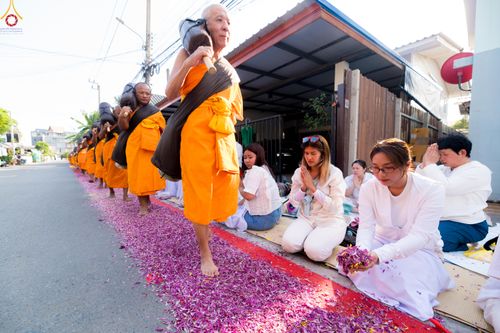 ภาพ No.295092:วันที่ 14 มกราคม พ.ศ. 2569 พิธีต้อนรับพระธรรมยาตรา อนุสรณ์สถานลำดับที่ 4  สถานที่เกิดด้วยกายธรรม ณ วัดโบสถ์บน ต.บางคูเวียง จ.นนทบุรี ในโครงการธรรมยาตรา กตัญญูบูชา มหาปูชนียาจารย์ พระมงคลเทพมุนี(สด จนฺทสโร) พระผู้ปราบมาร อนุสรณ์สถาน 7 แห่ง ปีที่ 14