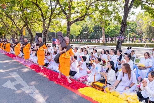 ภาพ No.304741:วันที่ 25 มกราคม พ.ศ. 2569 พิธีต้อนรับพระธรรมยาตรา (ภาพชุดที่ 2) รร.สามัคคีราษฏร์บำรุง-วัดพระธรรมกาย ในโครงการธรรมยาตรา กตัญญูบูชา มหาปูชนียาจารย์ พระมงคลเทพมุนี(สด จนฺทสโร) พระผู้ปราบมาร อนุสรณ์สถาน 7 แห่ง ปีที่ 14