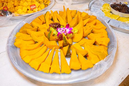 ภาพ No.303955:วันที่ 28 มกราคม พ.ศ. 2569 พิธีถวายภัตตาหารเป็นสังฆทาน แด่พระธรรมยาตรา ณ วัดพระธรรมกาย  จังหวัดปทุมธานี ในโครงการธรรมยาตรา กตัญญูบูชา มหาปูชนียาจารย์ พระมงคลเทพมุนี(สด จนฺทสโร) พระผู้ปราบมาร อนุสรณ์สถาน 7 แห่ง ปีที่ 14