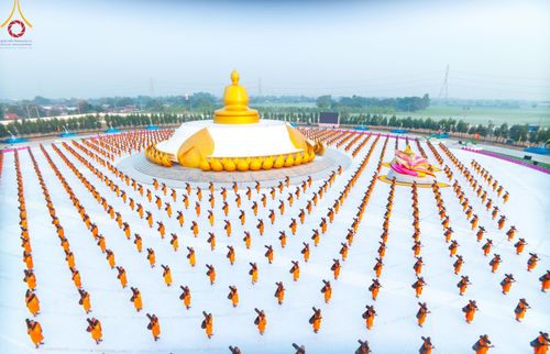ภาพ No.198648:พระธรรมยาตราปฏิบัติธรรม และถ่ายภาพหมู่ประวัติศาสตร์ ณ อนุสรณ์สถานบางปลา วัดบางปลา อำเภอบางเลน จังหวัดนครปฐม ในโครงการธรรมยาตรา กตัญญูบูชา มหาปูชนียาจารย์ พระมงคลเทพมุนี(สด จนฺทสโร) พระผู้ปราบมาร อนุสรณ์สถาน 7 แห่ง ปีที่ 13 วันที่ 20 มกราคม พ.ศ. 2568