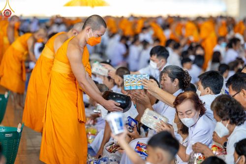 ภาพ No.126557:พิธีตักบาตร ในวันอาทิตย์ต้นเดือนที่ 3 มีนาคม พ.ศ. 2567 ณ บ้านแก้วเรือนทองคุณยายฯ วัดพระธรรมกาย