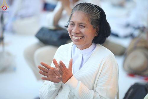 ภาพ No.192686:พิธีจุดประทีปถวายเป็นพุทธบูชา และบูชาธรรมมหาปูชนียาจารย์ ณ อนุสรณ์สถานคลองบางนางแท่น อ.สามพราน จ.นครปฐม ในโครงการธรรมยาตรา กตัญญูบูชา มหาปูชนียาจารย์ พระมงคลเทพมุนี(สด จนฺทสโร) พระผู้ปราบมาร อนุสรณ์สถาน 7 แห่ง ปีที่ 13 วันที่ 10 มกราคม พ.ศ. 2568