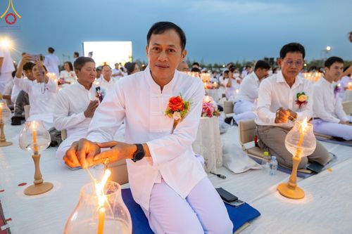 ภาพ No.118226:พิธีจุดประทีปถวายเป็นพุทธบูชา และบูชาธรรมมหาปูชนียาจารย์ พระมงคลเทพมุนี(สด จนฺทสโร) วันที่ 24 มกราคม พ.ศ. 2567 ณ อนุสรณ์สถานบางปลา อ.บางเลน จ.นครปฐม