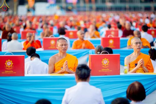 ภาพ No.219621:วันอังคารที่ 22 เมษายน พ.ศ. 2568 พิธีถวายมหาสังฆทานคณะสงฆ์ 40,000 กว่าวัดทั่วประเทศ เนื่องในวันคุ้มครองโลก ณ วัดพระธรรมกาย จ.ปทุมธานี