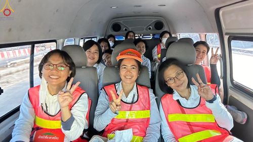 ภาพ No.198764:V.50 สารพัดV สารพัดดี ที่ธรรมยาตรา ในโครงการธรรมยาตรา กตัญญูบูชา มหาปูชนียาจารย์ พระมงคลเทพมุนี(สด จนฺทสโร) พระผู้ปราบมาร อนุสรณ์สถาน 7 แห่ง ปีที่ 13 ระหว่างวันที่ 2-31 มกราคม พ.ศ. 2568