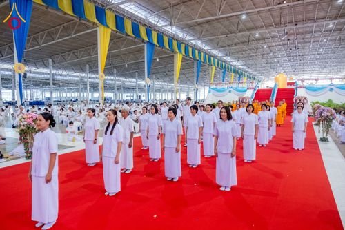 ภาพ No.237482:วันอาทิตย์ที่ 10 สิงหาคม พ.ศ.2568 พิธีมอบใบประกาศเกียรติคุณ โครงการสอบบาลี "ฉลองแชมป์" บูชาธรรม 80 ปี หลวงพ่อธัมมชโย ประจำปี 2568 และ พิธีมอบดวงแก้วสามเณรทรงบาลีไวยากรณ์ ณ สภาธรรมกายสากล วัดพระธรรมกาย ปทุมธานี