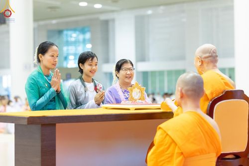 ภาพ No.124681:พิธีมอบโล่วัชรเกียรติยศ โครงการตอบปัญหาศีลธรรมเพื่อสันติภาพโลก (World-PEC) ต่างประเทศ ครั้งที่ 17 ณ ห้องแก้วสารพัดนึก 1 วัดพระธรรมกาย ในวันมาฆบูชา เสาร์ที่ 24 กุมภาพันธ์ พ.ศ. 2567