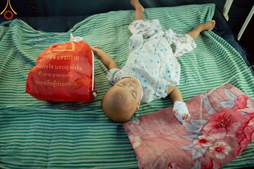 ภาพ No.220347:วันที่ 17 เมษายน พ.ศ. 2568 ผู้แทนวัดพระธรรมกาย ลงพื้นที่เยียวยา ซับน้ำตาเหยื่อแผ่นดินไหวมัณฑะเลย์