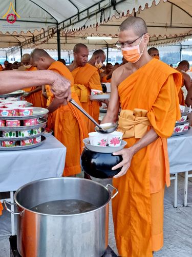 ภาพ No.119966:พิธีถวายภัตตาหารเป็นสังฆทาน แด่คณะพระธรรมยาตรา ปีที่ 12 วันที่ 28 มกราคม พ.ศ. 2567 ณ อนุสรณ์สถานบางปลา จ.นครปฐม