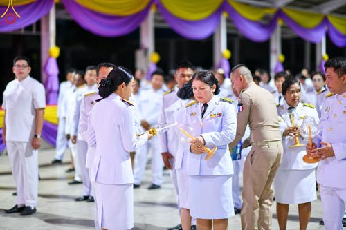ภาพ No.139003:กิจกรรมเฉลิมพระเกียรติ สมเด็จพระนางเจ้าฯ พระบรมราชินี เนื่องในโอกาสวันเฉลิมพระชนมพรรษา พิธีเจริญพระพุทธมนต์ , ทำบุญตักบาตรพระสงฆ์ ถวายพระราชกุศล , พิธีถวายเครื่องราชสักการะ , และพิธีจุดเทียนถวายพระพรชัยมงคล วันที่ 3 มิถุนายน พ.ศ. 2567 ณ อาคารโถงช้าง วัดพ