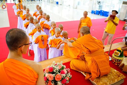 ภาพ No.134885:พิธีตัดปอยผม พิธีขอขมารับผ้าไตร พิธีบรรพชา และพิธีถวายบาตร ในโครงการบรรพชาสามเณร ฟื้นฟูพระพุทธศาสนาทั่วไทย  ณ ศูนย์ปฏิบัติธรรมและศูนย์อบรมเยาวชนเพชรบุรี ต.ท่าแลง อ.ท่ายาง จ.เพชรบุรี