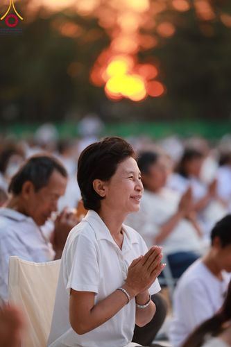 ภาพ No.109616:พิธีจุดประทีปถวายเป็นพุทธบูชา และบูชาธรรมมหาปูชนียาจารย์ วันที่ 10 มกราคม พ.ศ. 2567 ณ อนุสรณ์สถานคลองบางนางแท่น อ.สามพราน จ.นครปฐม