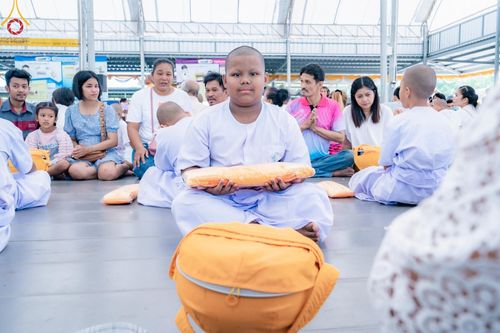 ภาพ No.133485:พิธีขอขมารับผ้าไตร, พิธีบรรพชาสามเณร, สามเณรออกบิณฑบาต ในโครงการบรรพชาสามเณร ฟื้นฟูพระพุทธศาสนาทั่วไทย  ณ ศูนย์ปฏิบัติธรรม และอบรมเยาวชนเมืองยะลา วันที่ 3 เมษายน พ.ศ. 2567