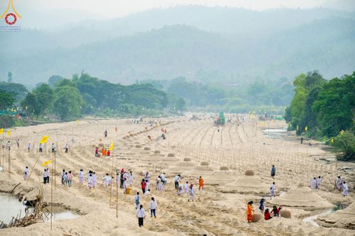 ภาพ No.140376:Photo Story มหัศจรรย์วัดดงดินแดง  EP.8  ภาพการเตรียมงาน การปฎิบัติงาน ของเหล่าผู้ทุ่มเทและเสียสละ เพื่อความสำเร็จของความมหัศจรรย์ ณ วัดดงดินแดง ต.ม่อนจอง อ.อมก๋อย จ.เชียงใหม่ วันที่ 1-7 เมษายน พ.ศ. 2567