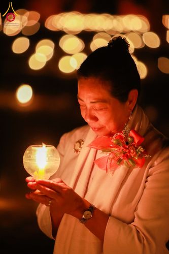 ภาพ No.130663:พิธีจุดโคมประทีปถวายเป็นพุทธบูชา ในโครงการบรรพชา 1,250 รูป ณ มหาวิหารมายาเทวี แดนประสูติ สวนลุมพินี ประเทศเนปาล วันที่ 9 มีนาคม พ.ศ. 2567