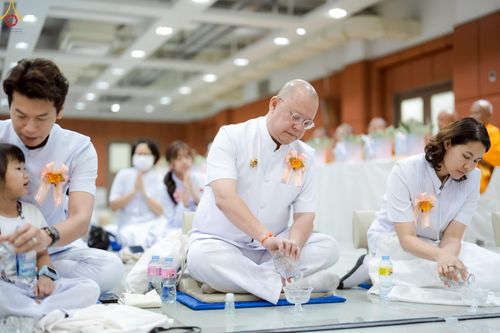 ภาพ No.228260:วันอาทิตย์ที่ 1 มิถุนายน พ.ศ.2568 พิธีถวายมหาสังฆทานพระ 100 รูป สโมสรซุปเปอร์คิดส์ ปีที่ 6 ณ ห้อง SPD 8 สภาธรรมกายสากล วัดพระธรรมกาย