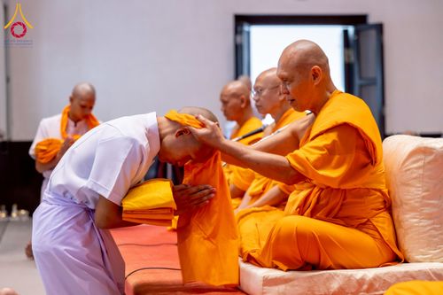 ภาพ No.256231:วันที่ 4 ตุลาคม พ.ศ. 2568 พิธีบรรพชาอุปสมบท  โครงการอุปสมบทหมู่บูชาธรรม 141 ปี  พระมงคลเทพมุนี (สด จนฺทสโร) ณ โบสถ์พระไตรปิฏก วัดพระธรรมกาย จ.ปทุมธานี