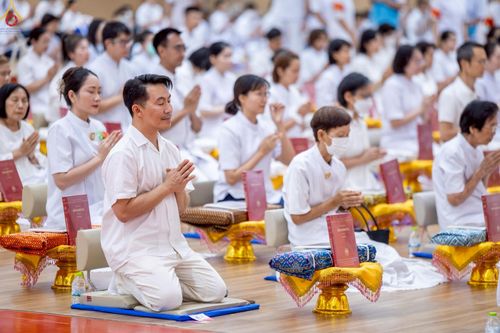 ภาพ No.228361:วันอาทิตย์ที่ 8 มิถุนายน พ.ศ. 2568 พิธีถวายทุนสนับสนุนพระไตรปิฎกฉบับธรรมชัย และอนุรักษ์คัมภีร์โบราณ ณ ห้องแก้วสารพัดนึก 2 วัดพระธรรมกาย