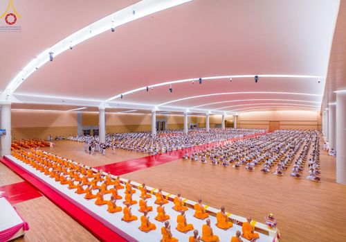 ภาพ No.145278:พิธีถวายผ้าอาบน้ำฝนและประทีปโคมไฟ ณ สภาธรรมกายสากล วัดพระธรรมกาย วันเสาร์ที่ 20 กรกฎาคม พ.ศ. 2567