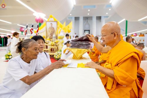 ภาพ No.230979:วันอังคารที่ 1 กรกฎาคม พ.ศ. 2568 ผู้ว่าราชการจังหวัดปทุมธานี เป็นประธานพิธีต้อนรับ สัญญาบัตร พัดยศ พระครูสัญญาบัตรสายต่างประเทศ วัดพระธรรมกาย ประจำปี พ.ศ. 2568 จำนวน 19 รูป