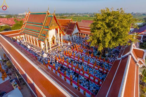 ภาพ No.195382:พิธีตักบาตรพระธรรมยาตรา ณ อนุสรณ์สถานลำดับที่ 3 สถานที่เกิดใหม่ในเพศสมณะ วัดสองพี่น้อง ต.ต้นตาล อ.สองพี่น้อง จ.สุพรรณบุรี ในโครงการธรรมยาตรา กตัญญูบูชา มหาปูชนียาจารย์ พระมงคลเทพมุนี(สด จนฺทสโร) พระผู้ปราบมาร ปีที่ 13 วันที่ 15 มกราคม พ.ศ.2568