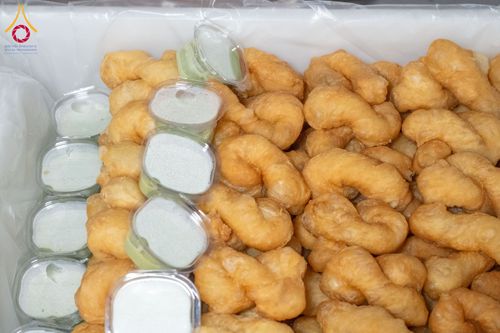 ภาพ No.192581:พิธีถวายภัตตาหารเป็นสังฆทาน แด่พระธรรมยาตรา ณ อนุสรณ์สถานคลองบางนางแท่น อ.สามพราน จ.นครปฐม ในโครงการธรรมยาตรา กตัญญูบูชา มหาปูชนียาจารย์ พระมงคลเทพมุนี(สด จนฺทสโร) พระผู้ปราบมาร อนุสรณ์สถาน 7 แห่ง ปีที่ 13 วันที่ 10 มกราคม พ.ศ. 2568