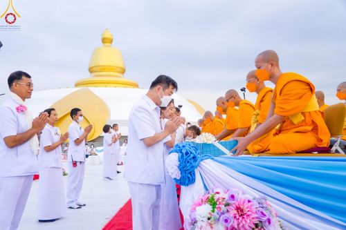 ภาพ No.118508:พิธีตักบาตรพระธรรมยาตรา ปีที่ 12 ณ อนุสรณ์สถานลำดับที่ 5 สถานที่เผยแผ่วิชชาธรรมกายครั้งแรก อนุสรณ์สถานบางปลา จ.นครปฐม วันที่ 25 มกราคม พ.ศ. 2567