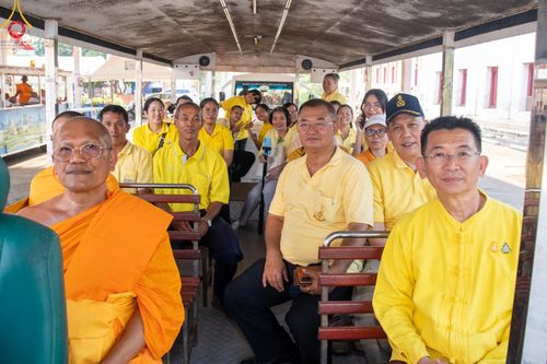 ภาพ No.59163:พิธีปลงผมและแห่นาคธรรมทายาท ในโครงการบรรพชาสามเณร ภาคฤดูร้อน เฉลิมพระเกียรติพระบาทสมเด็จพระเจ้าอยู่หัว เนื่องในโอกาส  พระราชพิธีมหามงคลเฉลิมพระชนมพรรษา 6 รอบ  ปลงผมนาคในวันที่ 21 เมษายน พ.ศ 2567 ณ วัดกลางธนรินทร์ (ธรรมอุทยานบ้านแป้ง)