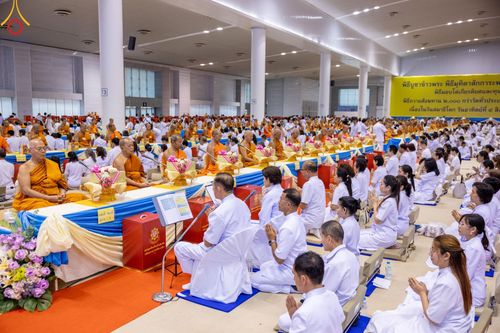 ภาพ No.147095:พิธีมุทิตาสักการะพระภิกษุ ผู้สอบได้เปรียญธรรม 9 ประโยคระดับโลกปีที่ 36, พิธีมอบโล่เกียรติยศและทุนการศึกษา สำนักเรียนบาลีดีเด่นทั่วประเทศ, พิธีถวายมหาสังฆทานคณะสงฆ์ 2,000 กว่าวัด ทั่วประเทศ ปีที่ 24, พิธีถวายไทยธรรมคณะสงฆ์ 323 วัด 4 จังหวัดชายแดนภาคใต้