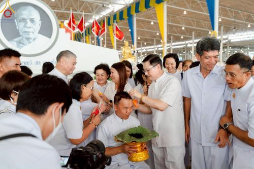 ภาพ No.223191:วันที่ 2 -10 พฤษภาคม พ.ศ. 2568 พิธีตัดปอยผม ปลงผม พิธีขอขมาลาอุปสมบทอุทิศชีวิต ของอุบาสก พิสิทธิ์ หมื่นแกล้ว  ณ วัดพระธรรมกาย