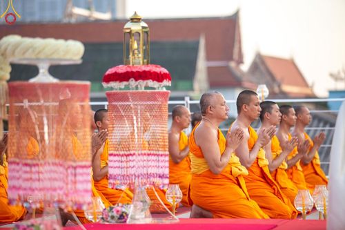 ภาพ No.201613:พิธีจุดประทีปถวายเป็นพุทธบูชา และบูชาธรรมมหาปูชนียาจารย์ ณ อาคารธรรมยาตรา กตัญญูบูชามหาปูชนียาจารย์ ตรงข้ามวัดปากน้ำภาษีเจริญ จ.กรุงเทพมหานคร ในโครงการธรรมยาตรา กตัญญูบูชา มหาปูชนียาจารย์ พระมงคลเทพมุนี(สด จนฺทสโร) พระผู้ปราบมาร อนุสรณ์สถาน 7 แห่ง