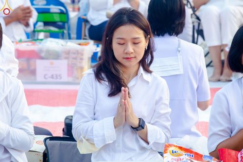 ภาพ No.110286:พิธีตักบาตรพระธรรมยาตราฯ ในโครงการธรรมยาตรากตัญญูบูชา มหาปูชนียาจารย์ พระมงคลเทพมุนี(สด จนฺทสโร) พระผู้ปราบมาร ปีที่ 12 ณ อนุสรณ์สถานลำดับที่ 2 สถานที่ตั้งมโนปณิธานบวชตลอดชีวิต อนุสรณ์สถานบางนางแท่น จ.นครปฐม วันที่ 11 มกราคม พ.ศ. 2567